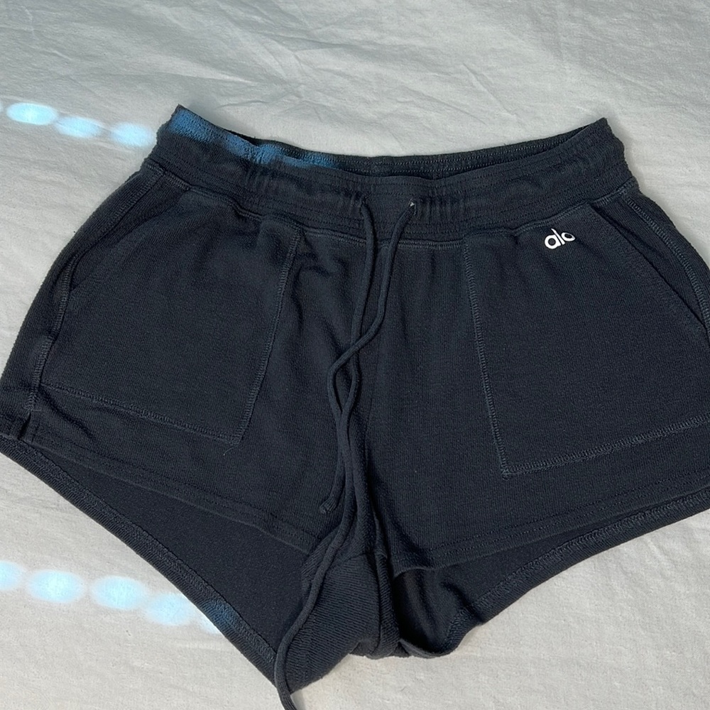 Alo Yoga shorts size small